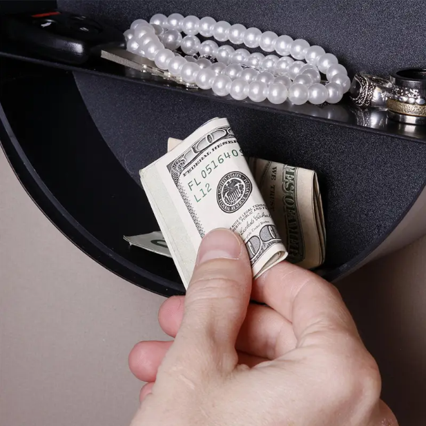 Тайник Стенен Часовник