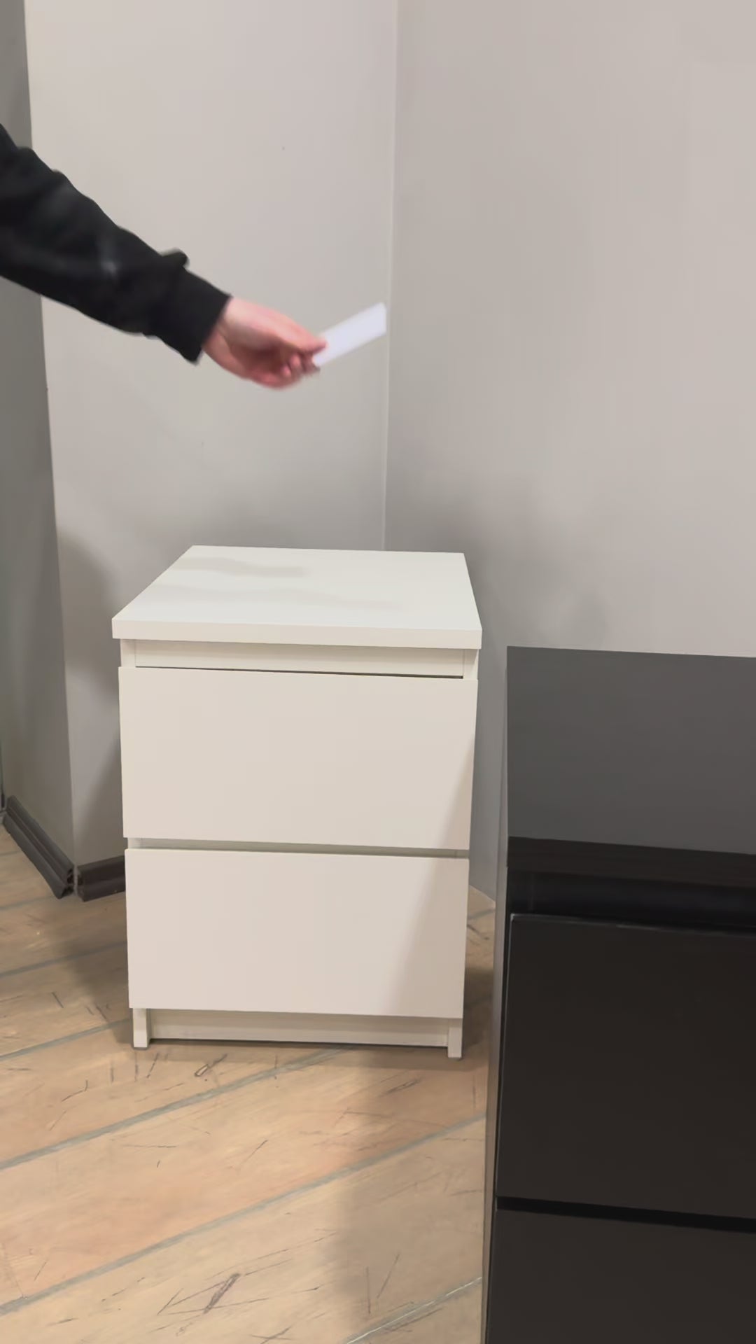 Нощно Шкафче NightVault